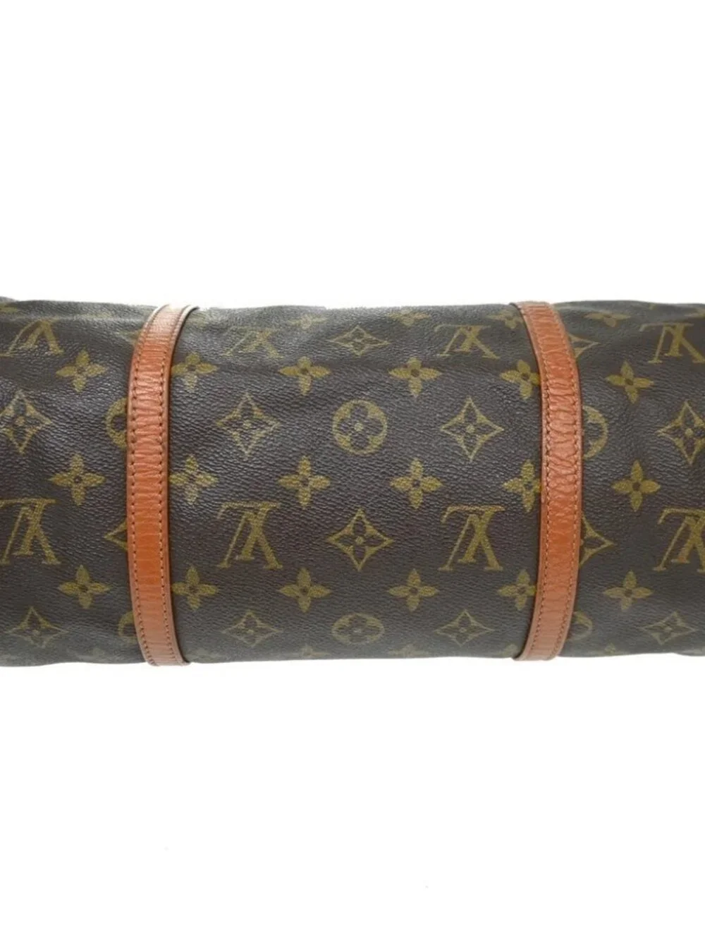 Louis Vuitton outside 	ab